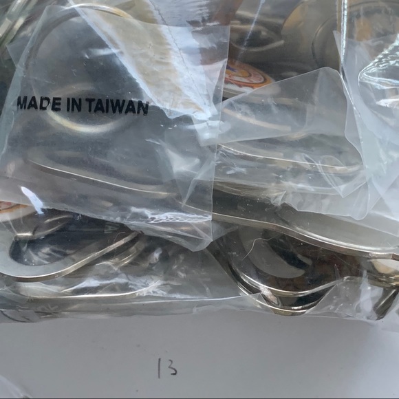 Vintage NEWCASTLE BROWN ALE Advertising Keychain - Picture 2 of 2